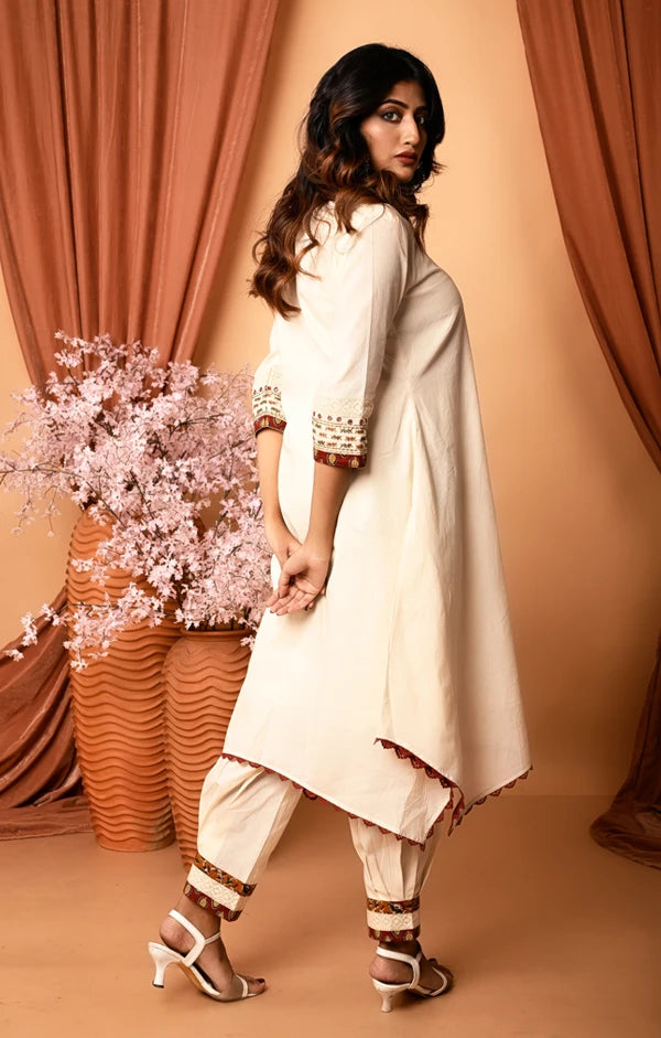 Gorgeous Off-white Cotton Rumal Cut Applique Kurta, Pant  and Tie & Dye Dupatta set - OSKOS