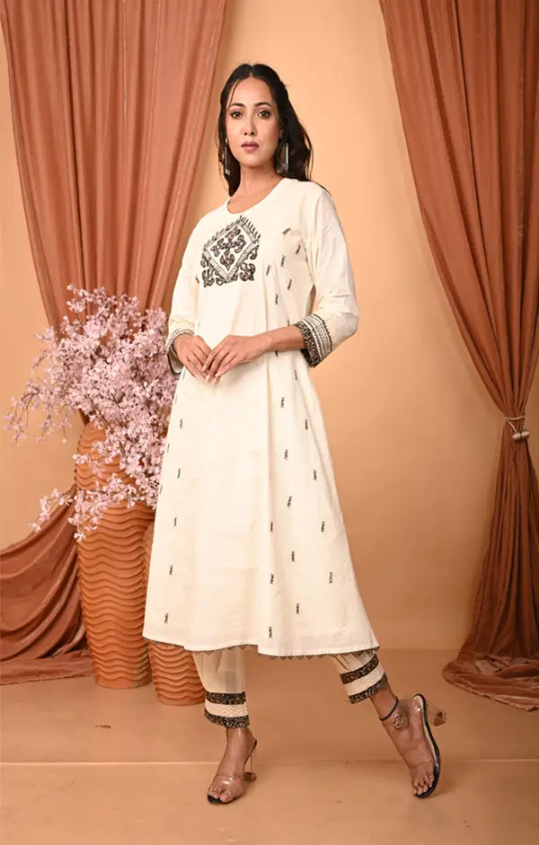 Ivory Applique Hand-Embroidered Kurta Set with Tie-dyed Dupatta